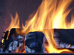 Holzfeuer - Foto: &copy; kbregulla/pixelio (www.pixelio.de)